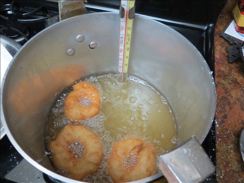 Making donuts. IMG_1292sm.jpg. Uploaded by Marie Hoffmann on 4/4/2015. 