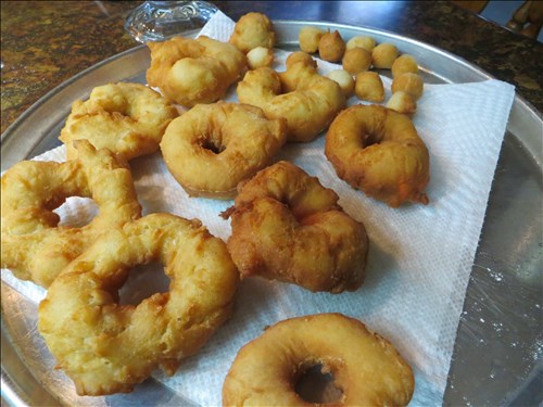 Making donuts. IMG_1293sm.jpg. Uploaded by Marie Hoffmann on 4/4/2015. 