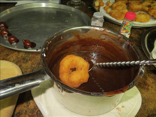 Making donuts. IMG_1295sm.jpg. Uploaded by Marie Hoffmann on 4/4/2015. 