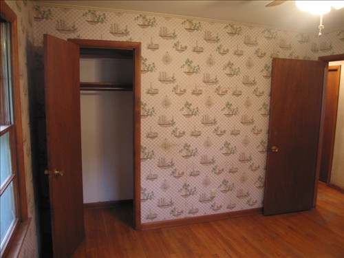 Brittney's room before. IMG_0044.JPG. Uploaded by Ginger Ireland on 1/26/2007. 