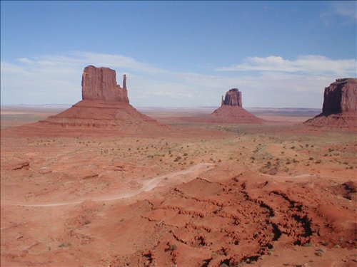 Monument Valley, AZ. P1010166.JPG. Uploaded by Jeanella & Stacy Clark on 10/11/2004. 