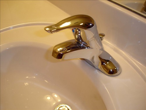 Main bath faucet in vanity. DSC02689.jpg. Uploaded by Marie Hoffmann on 1/13/2007. 