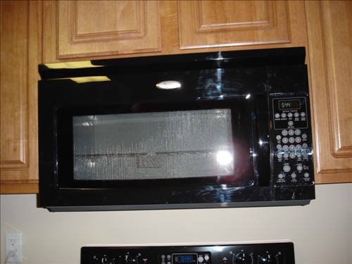 Microwave, has metal shelf inside. DSC02712.jpg. Uploaded by Marie Hoffmann on 1/13/2007. 